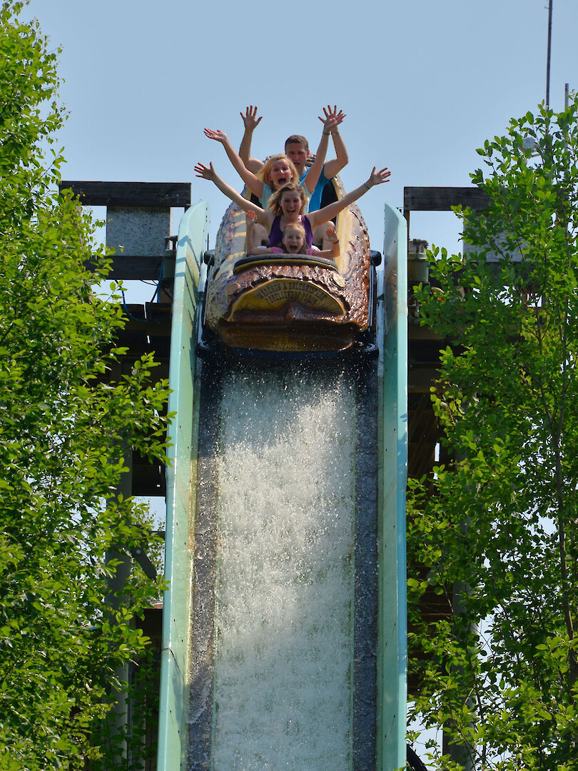 Wildwasserbahn mit Geisterbahn