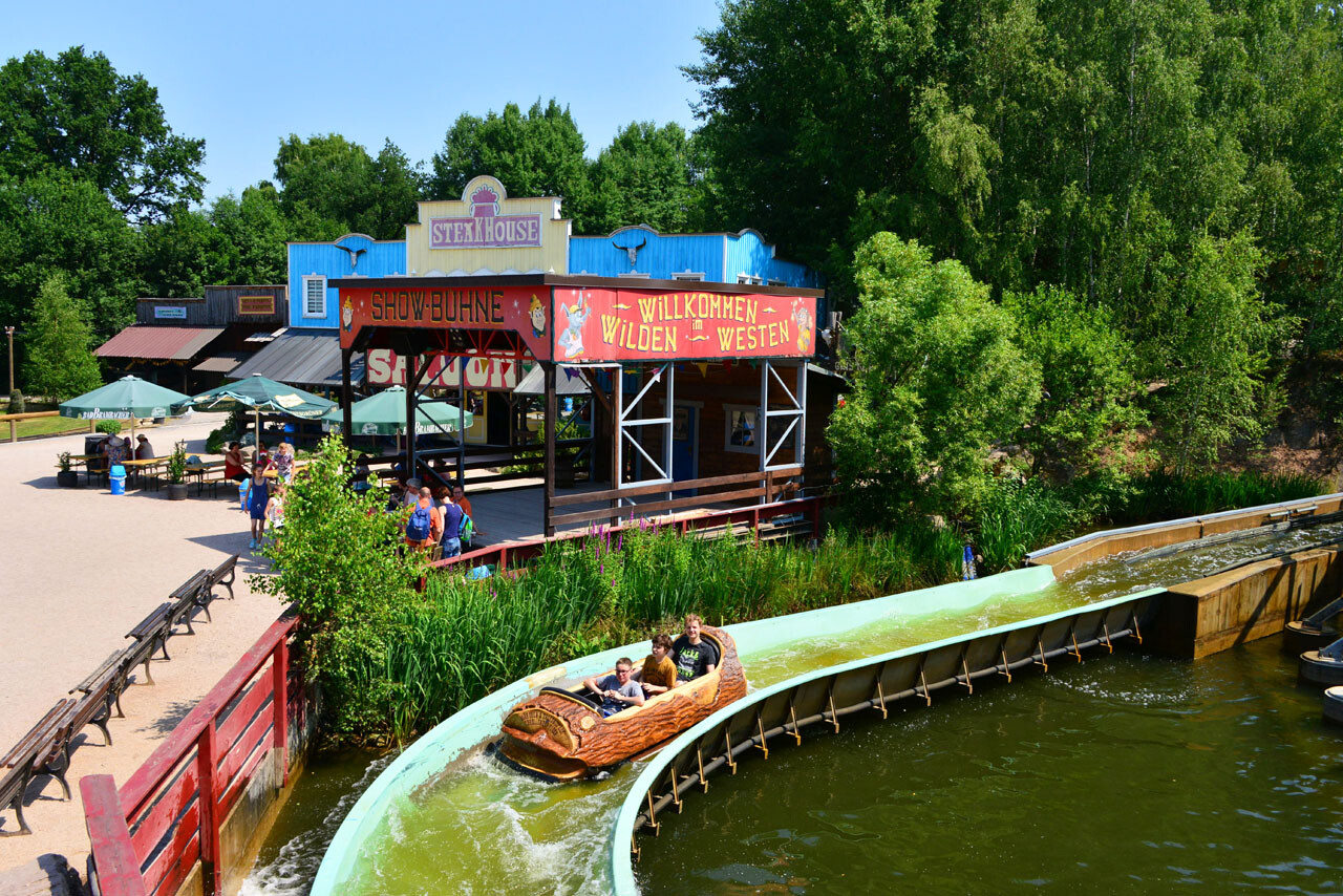 Wildwasserbahn mit Geisterbahn