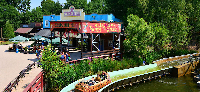 Wildwasserbahn mit Geisterbahn